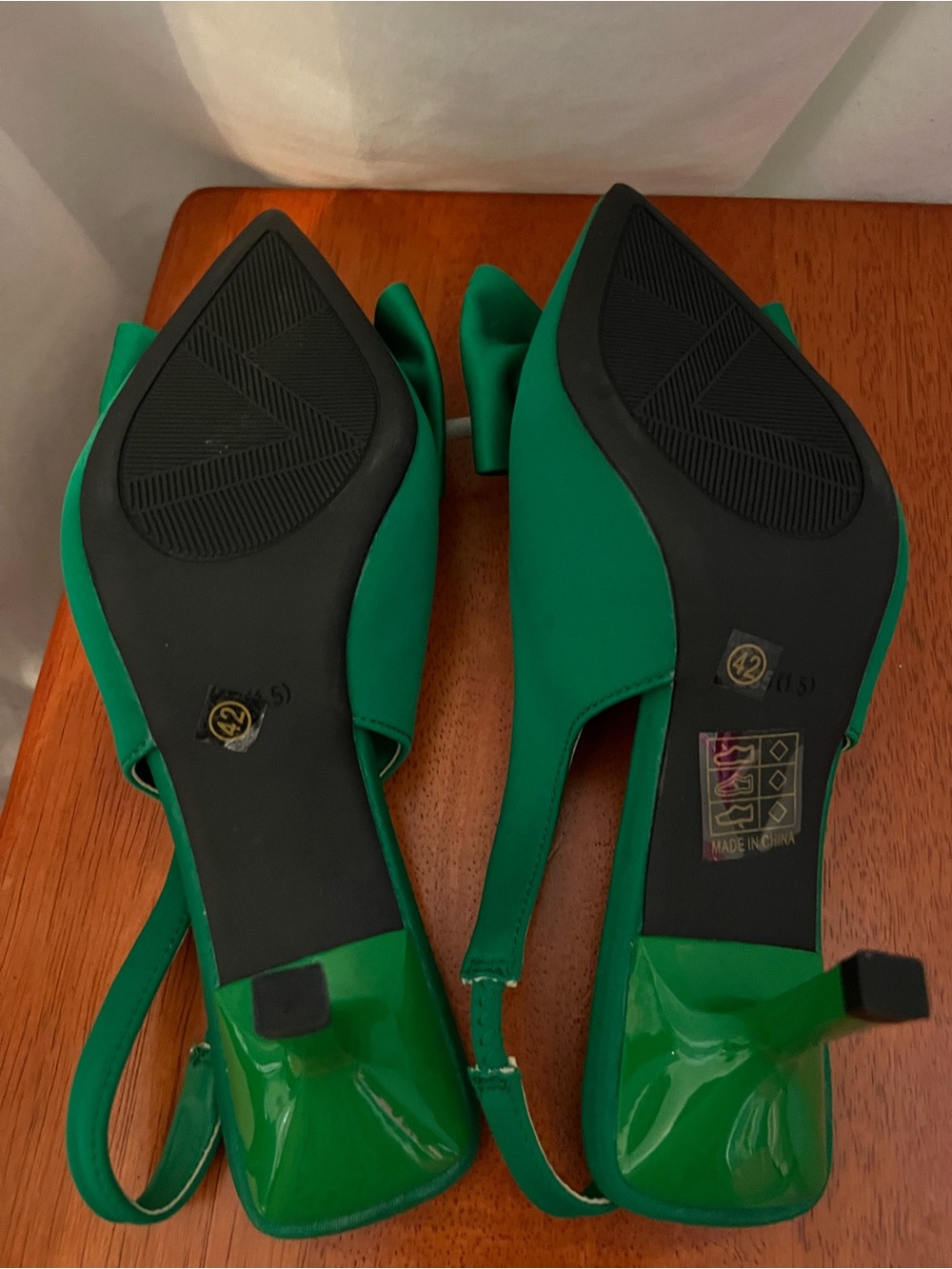 Emerald Green Bow Pointed Slingback Flats with Crystal Accent - Picture 3 of 5